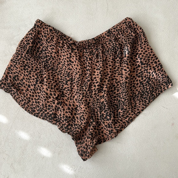 Cheetah Print Shorties by Amuse Society XS - Picture 4 of 7